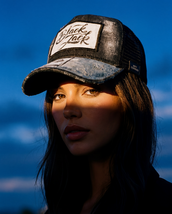 look 04 — Black Jack · close-up