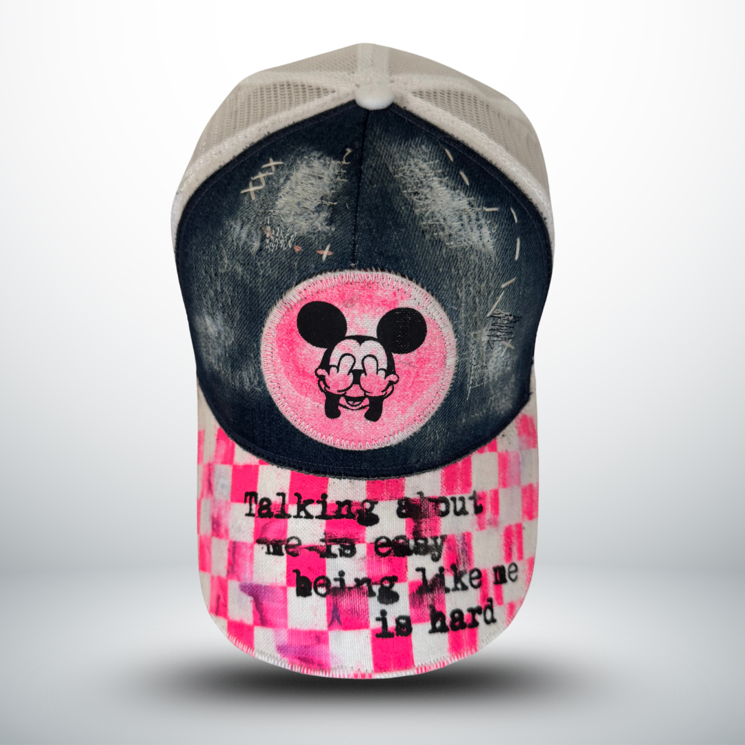 Cosa definisce un trucker hat? Anatomia di un classico