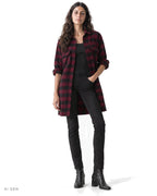 Camicione Donna in Flanella – camicione a quadri bordeaux scuro e neri, indossato da una modella – vista frontale