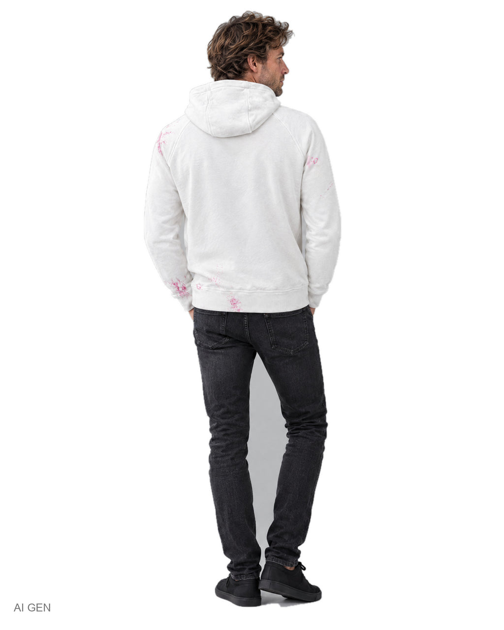 NINJA – felpa bianca con zip nera e macchie di colore rosa a collo alto con cappuccio e zip laterale, indossata da un modello – vista posteriore