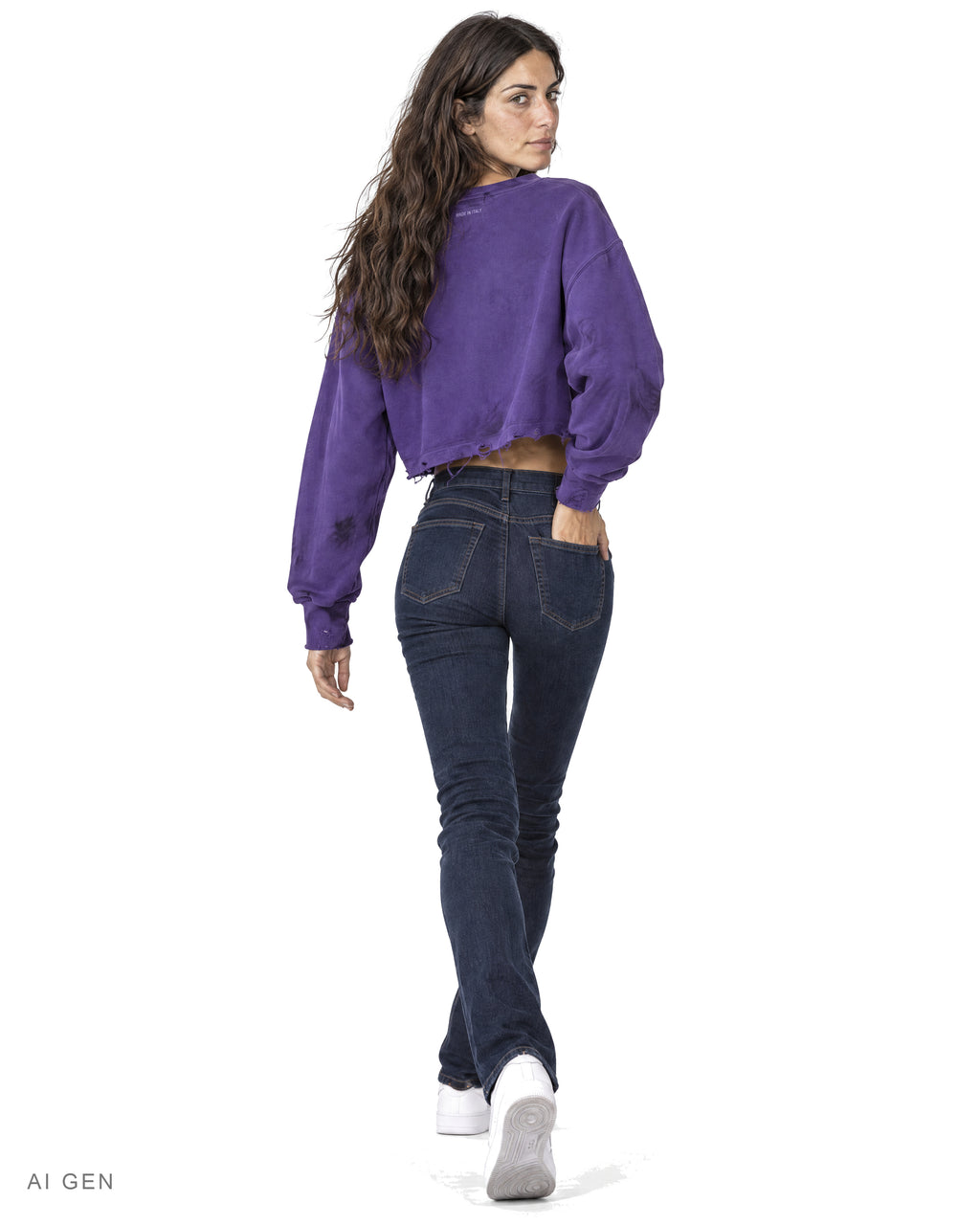COWGIRL KILLER – felpa corta viola, indossata da una modella – vista posteriore