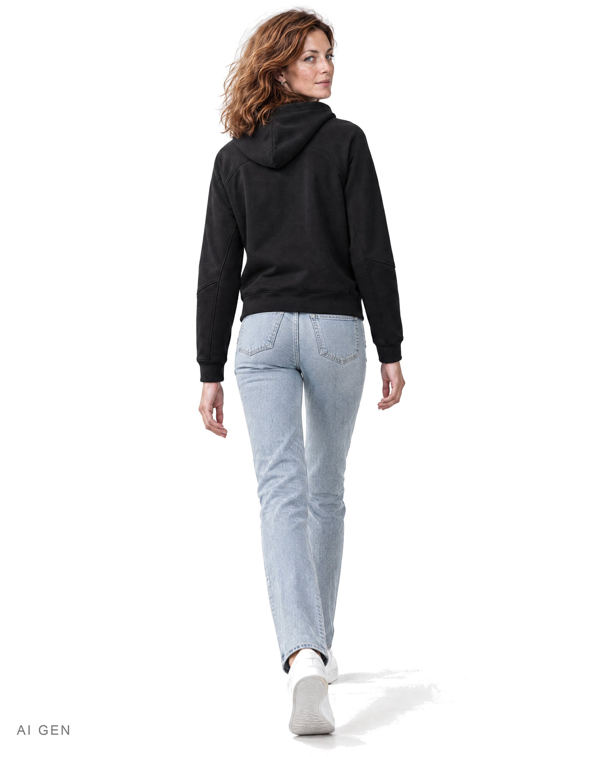 Felpa a collo alto – felpa hoodie nera a collo alto con zip laterali, indossata da una modella – vista posteriore