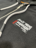 Felpa hoodie nera full zip Madonna di Campiglio 1550m – dettaglio stampa