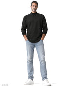 TUBELAR CLASSIC – felpa nera a collo alto raglan, indossata da un modello – vista frontale