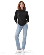 TUBELAR CLASSIC – felpa nera a collo alto raglan, indossata da una modella – vista frontale
