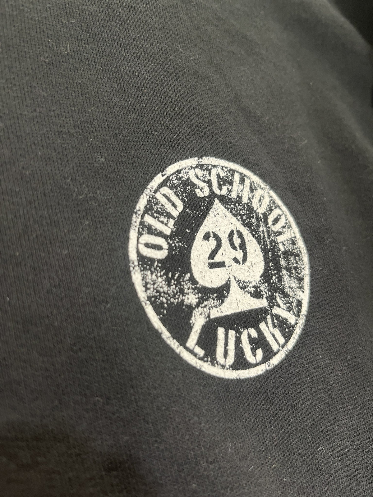 Felpa hoodie nera Old School 29 Lucky – dettaglio stampa