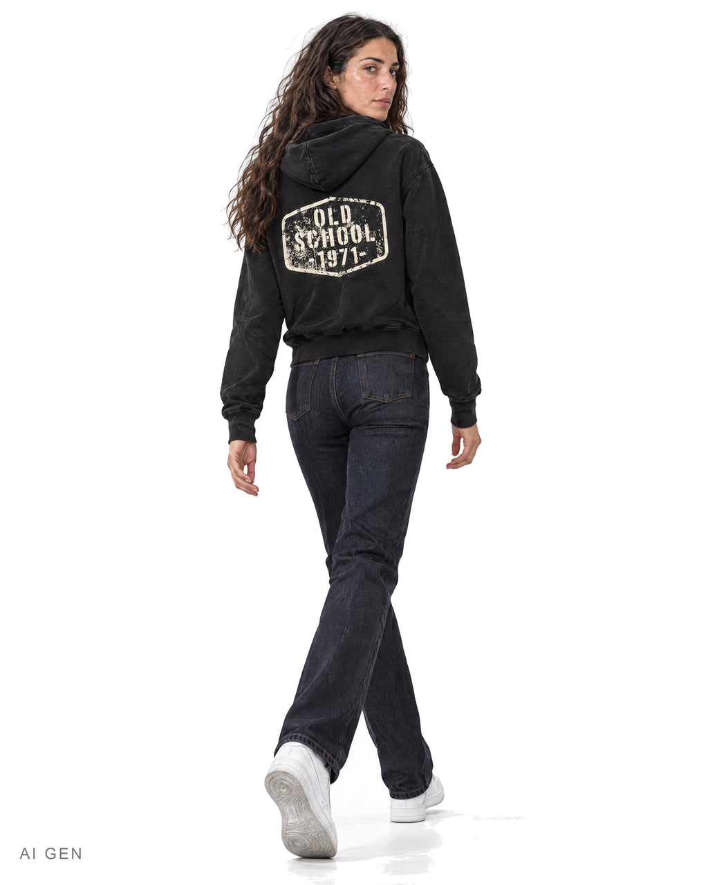 OLD SCHOOL 1971 – felpa con cappuccio nera indossata da una modella – vista posteriore