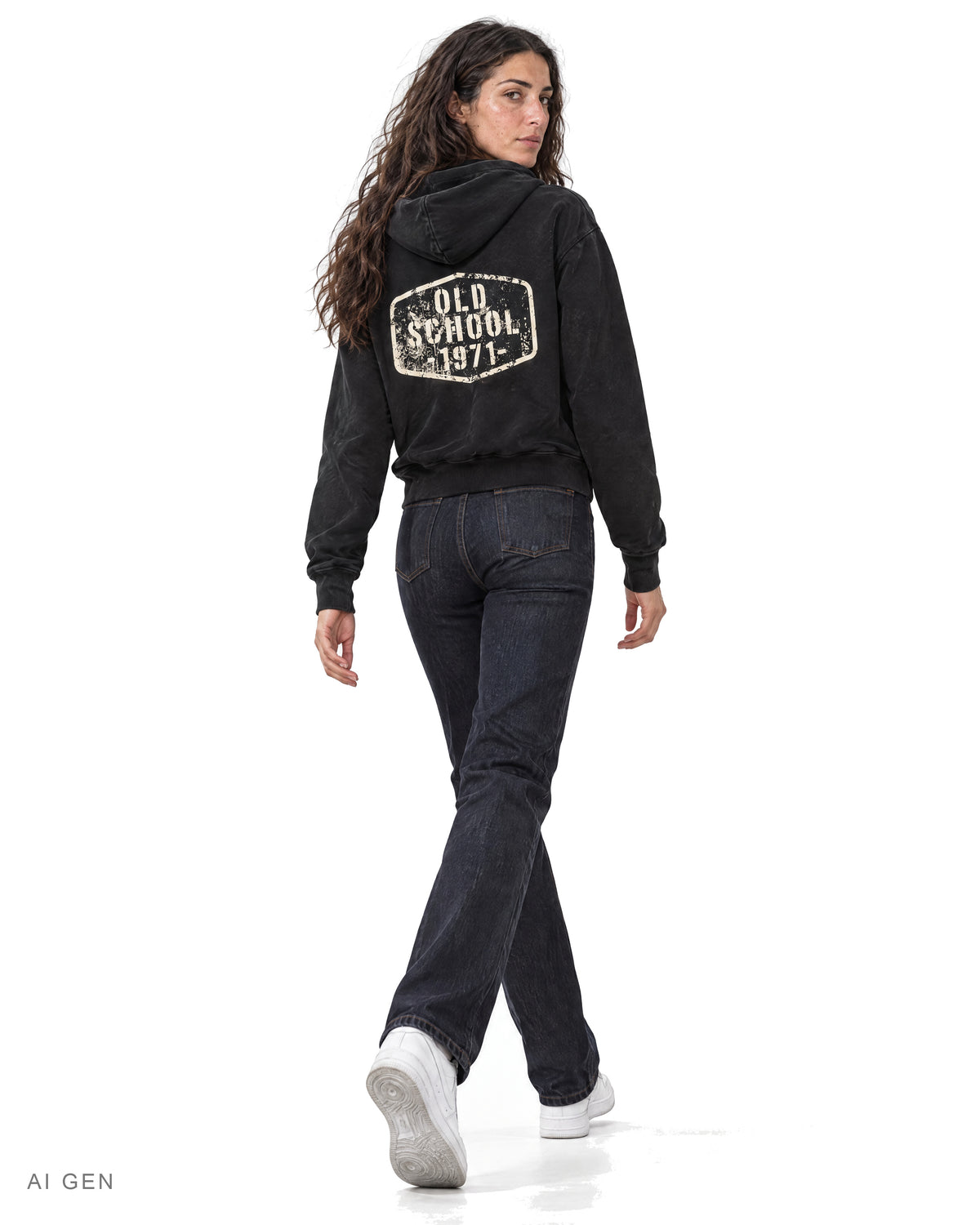 OLD SCHOOL 1971 – felpa con cappuccio nera indossata da una modella – vista posteriore