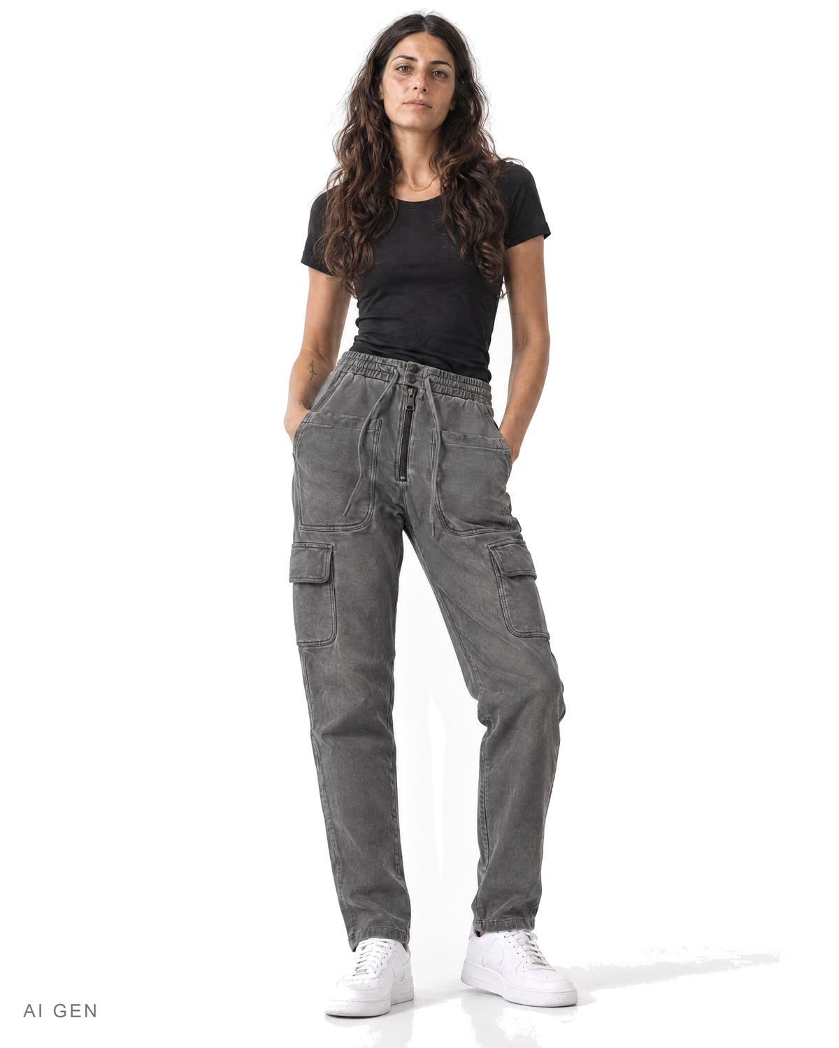 Pitt Conrad JOGGER CARGO – jogger cargo in felpa grigio antracite indossato da una modella, vista frontale