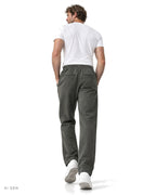 CINQUE TASCHE – jogger in felpa grigio antracite con coulisse, indossato da un modello – vista posteriore