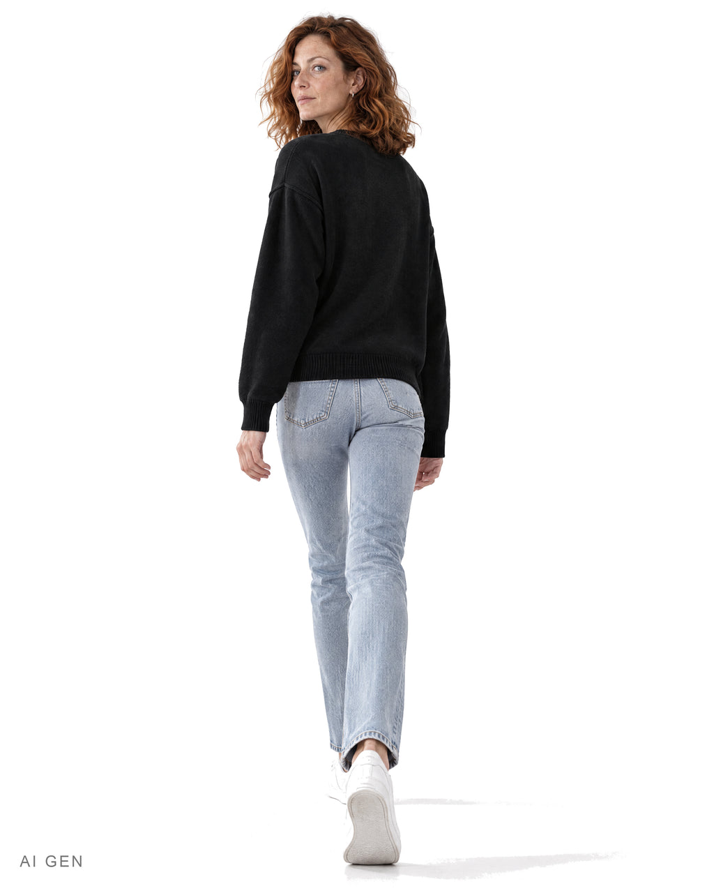 Pitt Conrad BLU DINNER – maglione girocollo nero oversize indossato da una modella, vista posteriore