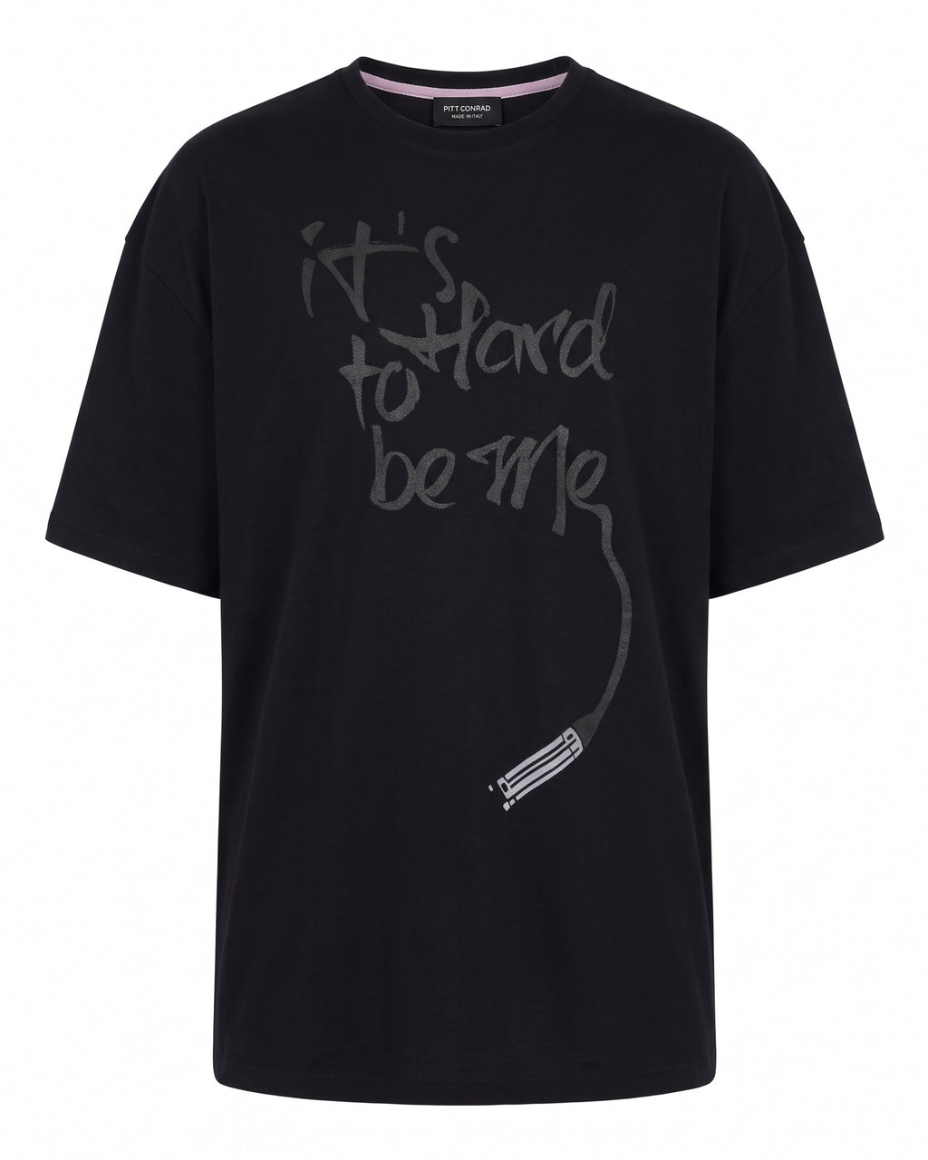 T-shirt nera oversize Pitt Conrad It's Hard to Be Me – vista frontale