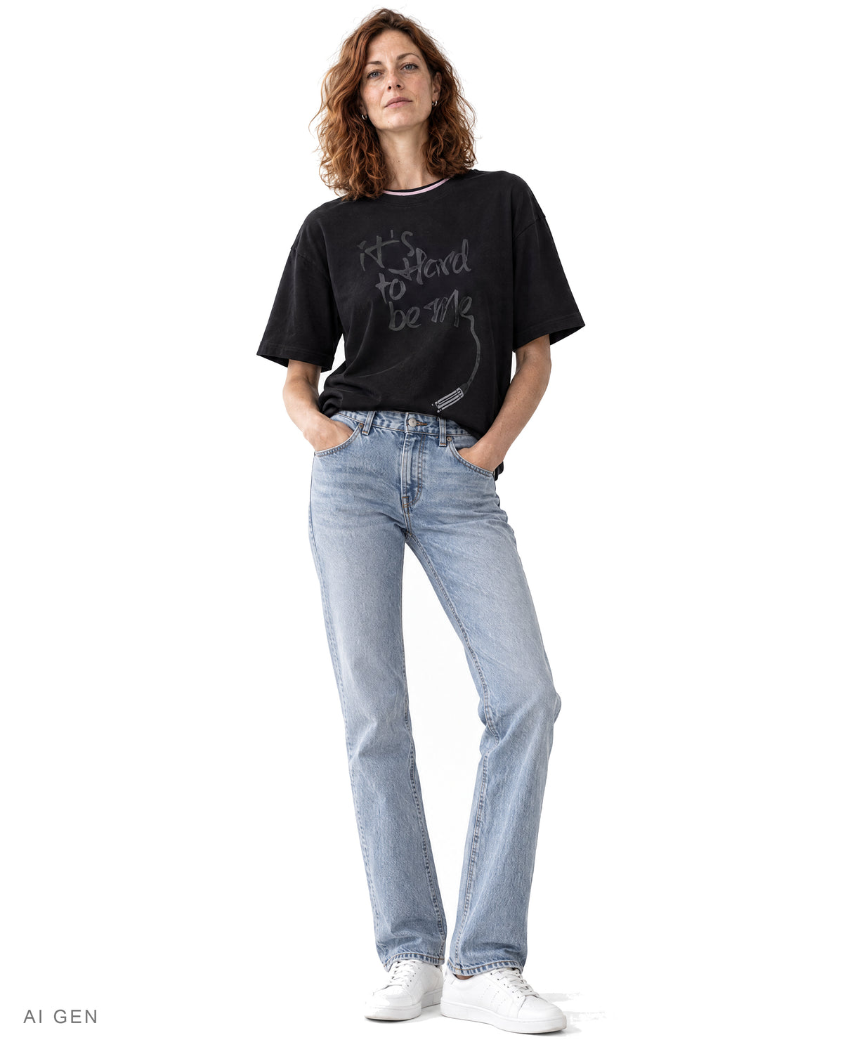 IT'S HARD TO BE ME – t-shirt nera, indossata da una modella – vista frontale