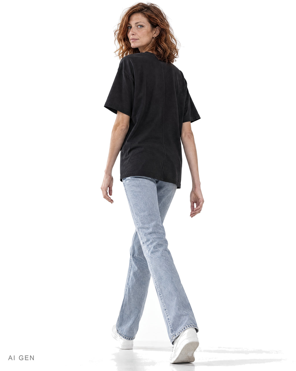 IT'S HARD TO BE ME – t-shirt nera, indossata da una modella – vista posteriore