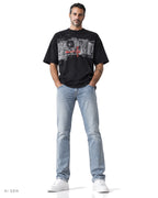 CONTACT SHEET – t-shirt nera oversize con stampa fotografica, indossata da un modello – vista frontale