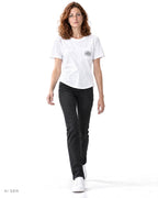 OLD SCHOOL 1971 POCKET – t-shirt bianca con taschino, indossata da una modella – vista frontale