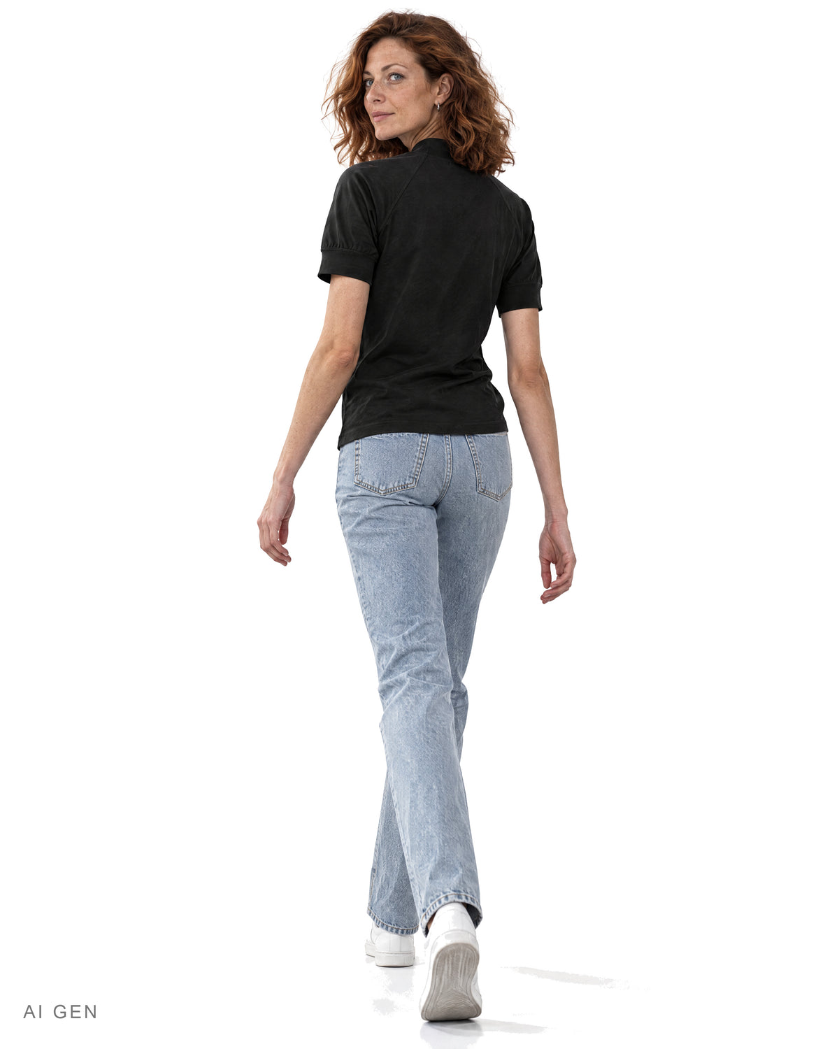Pitt Conrad TECH PRIME – t-shirt nera a collo alto con maniche raglan indossata da una modella, vista posteriore