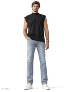 Pitt Conrad TECH PRIME – t-shirt smanicata nera a collo alto indossata da un modello, vista frontale