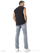 IT'S HARD TO BE ME – t-shirt smanicata nera, indossata da un modello – vista posteriore