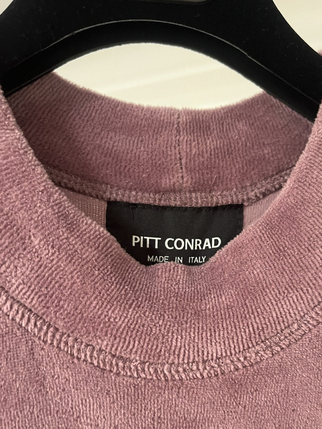 Vestito velour malva collo alto – dettaglio etichetta